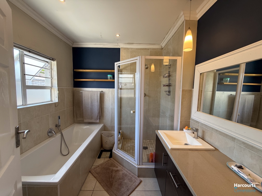 4 Bedroom Property for Sale in Beacon Bay Eastern Cape